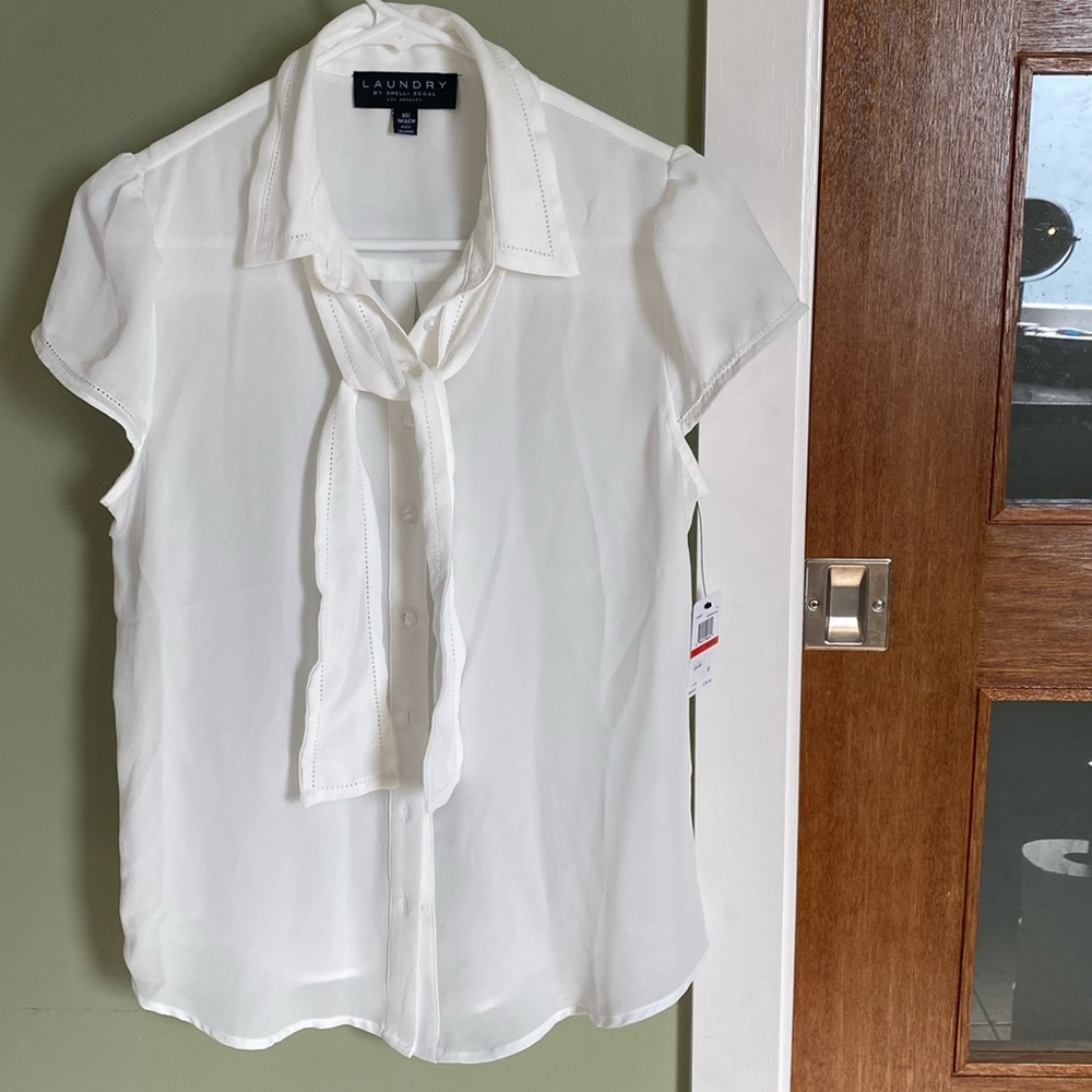 White button down laundry top size XS